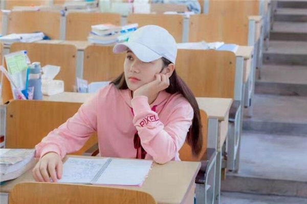 好运红绳戴左边照旧右边
