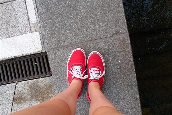 环境上为怎么不能穿别人的鞋